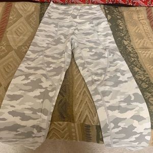 Aerie leggings- camo